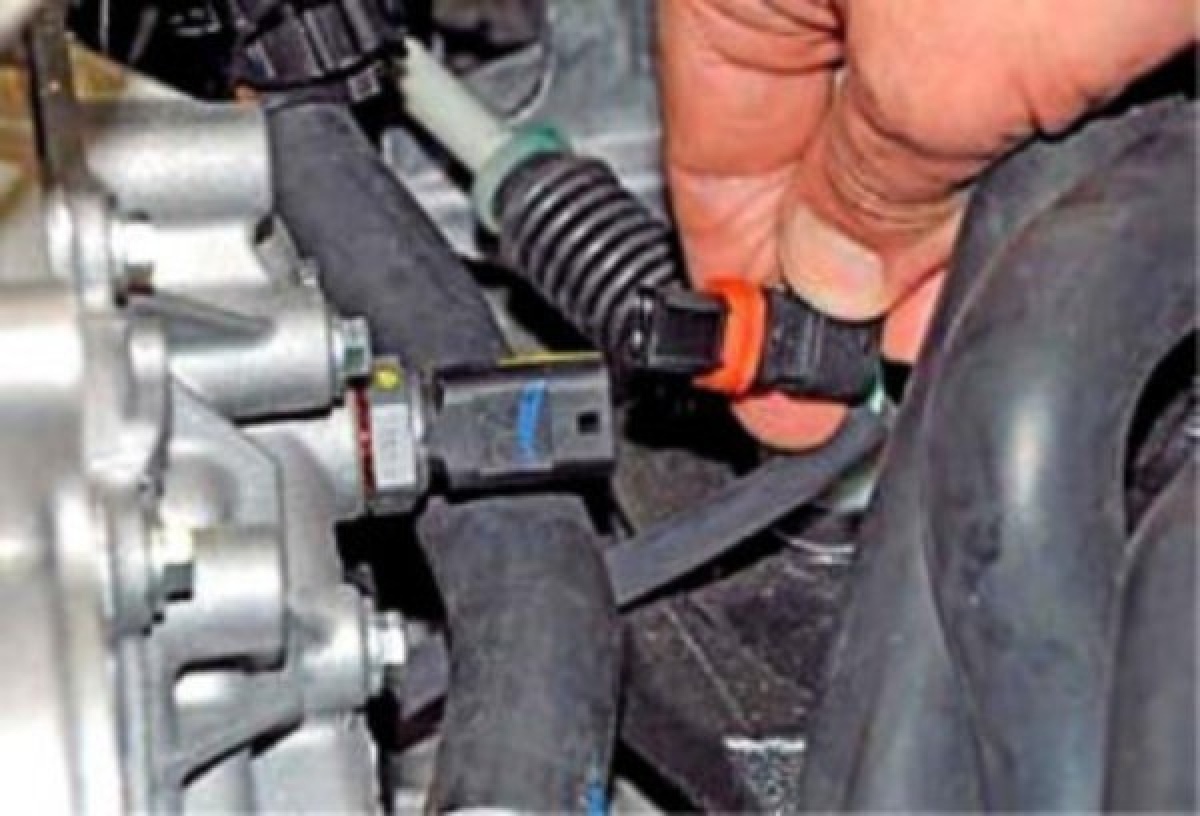 6. 6. Термостат рено дастер 1. Датчик температуры дастер 1. 6.