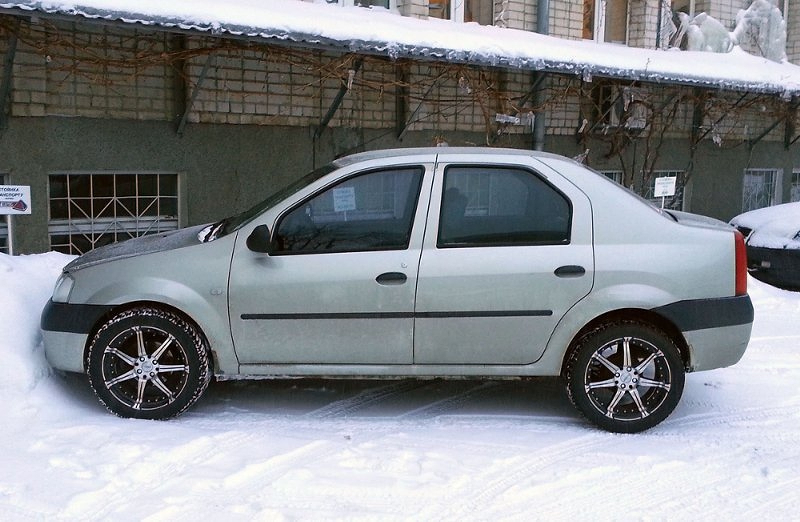 Рено логан колхоз. Рено логан рестайлинг на резине 195 65 15 фото. Рено логан 15. Рено логан на литье 15. Рено логан 1 с хромом.