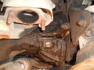 Масло течет к стыку двигателя и коробки передач