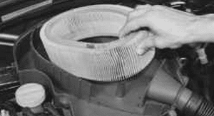 Замена воздушного фильтра Рено Логан 1.4 и 1.6 - обучающее видео и фотографии.
