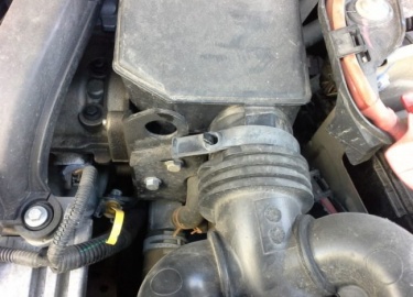 Инструкция по замене воздушных фильтров с фото и видео. Артикулы фильтров Рено, выбор заменителей. Уточнение регламента. Пример для 1 поколения