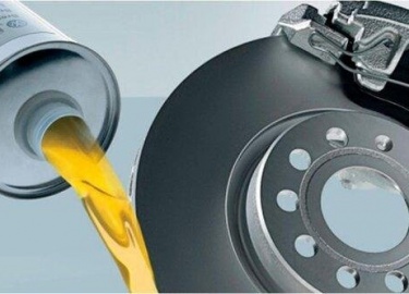 Регулярно проверяйте уровень и меняйте тормозную жидкость на Рено Логан. Подробно расскажем, как провести замену своими руками, какая подходит для ...