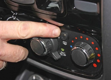 Для создания комфортного микроклимата в салоне Рено Дастер, устанавливают кондиционер. Периодически его необходимо обслуживать, чтобы продлить его ...