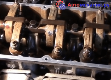 Зазоры клапанов на двигателе Рено Логан с объёмом двигателя 1.4, 1.6 регулируются при правильном положении поршня в верхней мертвой точке