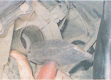 Замена сальников коробки передач Renault Duster, 2010 - 2015 г.в. Вам потребуются: все инструменты, необходимые для снятия привода переднего колеса
