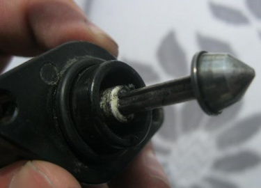 Распространённая проблема, когда Рено Логан на холодную глохнет сразу после запуска, также рассмотрены случаи когда двигатель глохнет в движении и ...