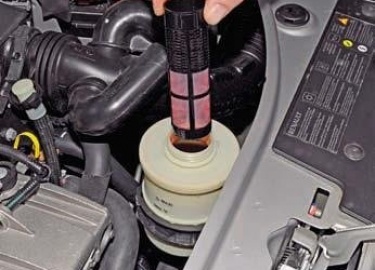 Как проверить жидкость для гидроусилителя руля Рено Дастер. Что выбрать: доливка или полная замена ГУР. Выбор среди разнообразия масел. Инструкция ...