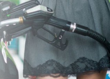 Подробная статья о том, какой бензин рекомендует к заправке концерн Рено, а каким бензином заправляются сами владельцы Рено Логан