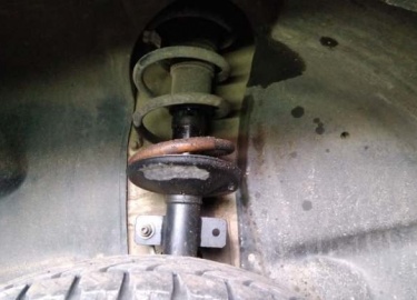 Замена стоек амортизаторов для Рено Дастер 4х4 — это обязательная процедура, которая проводится каждые 60 тысяч километров