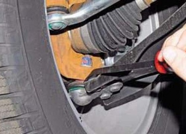 Устройство шаровой опоры Рено Дастер. Причины выхода из строя и методы проверки узла. Приобретение оригинала или его ...