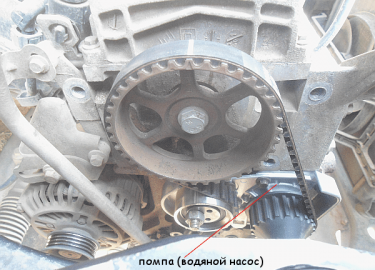 Проверка системы охлаждения двигателя k7j 1,4 л автомобиля Рено Логан первого поколения (фаза один) по уровню ОЖ в расширительном бачке, его пробке...