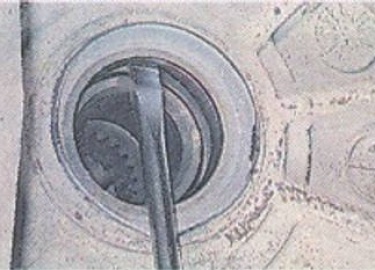 Рено Дастер. Замена сальников ведущего вала раздаточной коробки и привода левого колеса механической КП