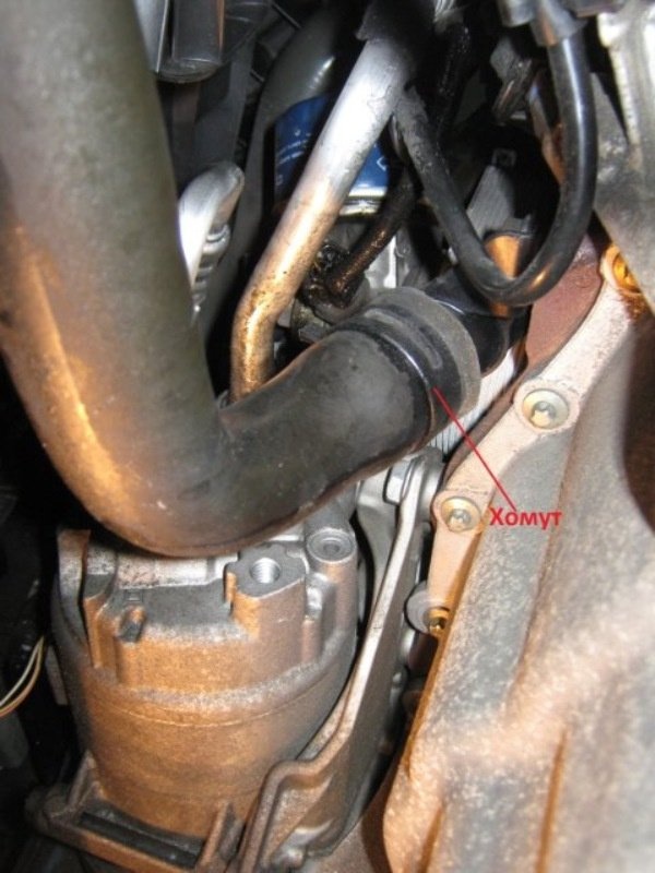 Снимаем шкив коленвала Дастер