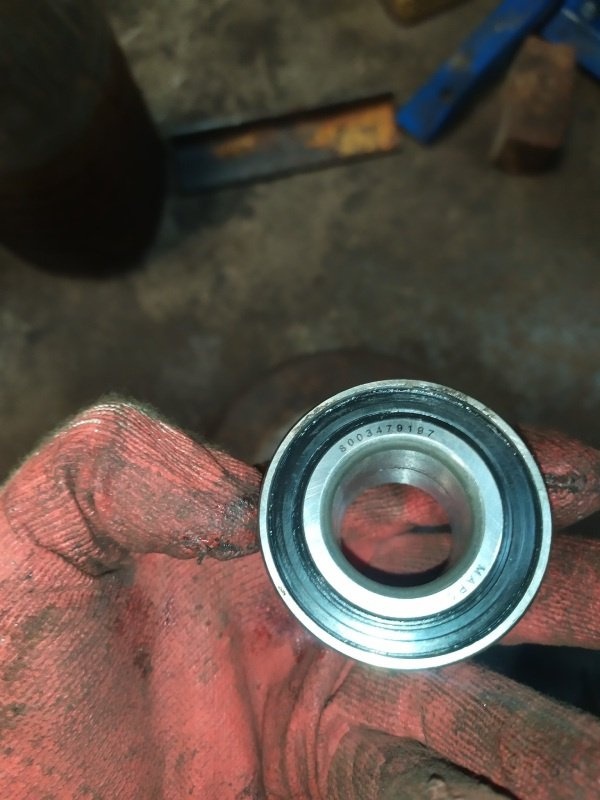 Установите новый подшипник
