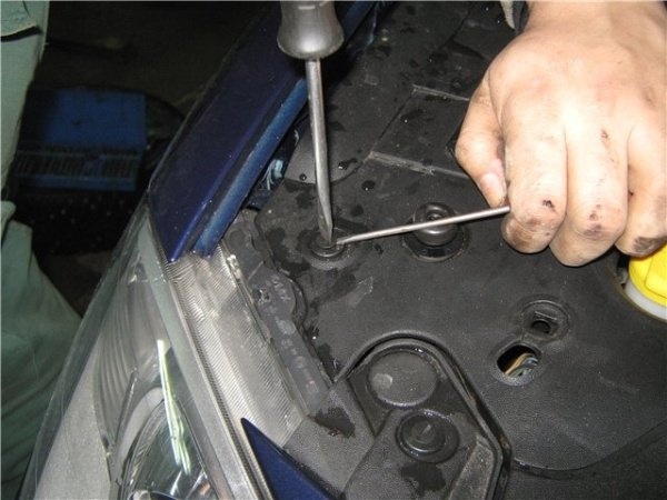 Снимаем шкив коленвала Дастер