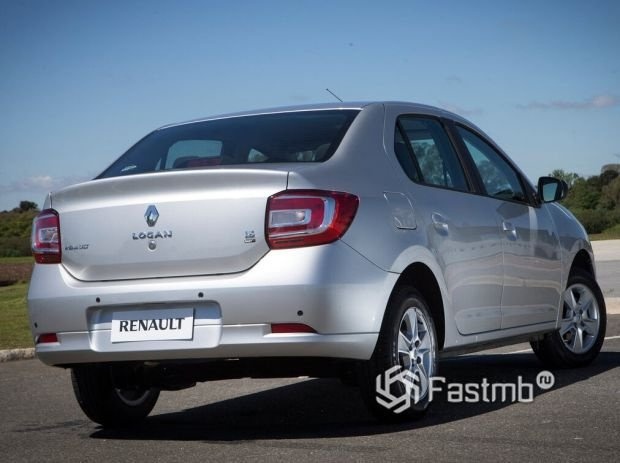 Renault Logan 2013, лючок топливного бака
