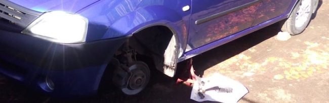 Снятие колеса для доступа к тормозным дискам на Renault Logan
