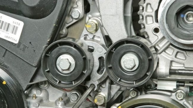 Замена натяжителя ремня безопасности Logan
